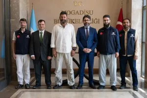 İyilik Yolu Heyeti Somali’de Yardım Dağıttı